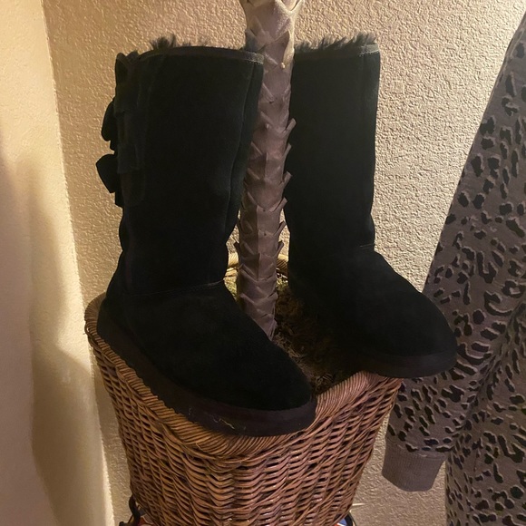 Black Uggs - Picture 7 of 7